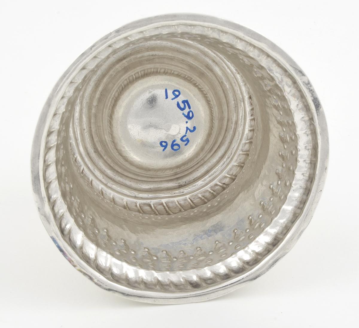 1959.2596 Salt, Underside