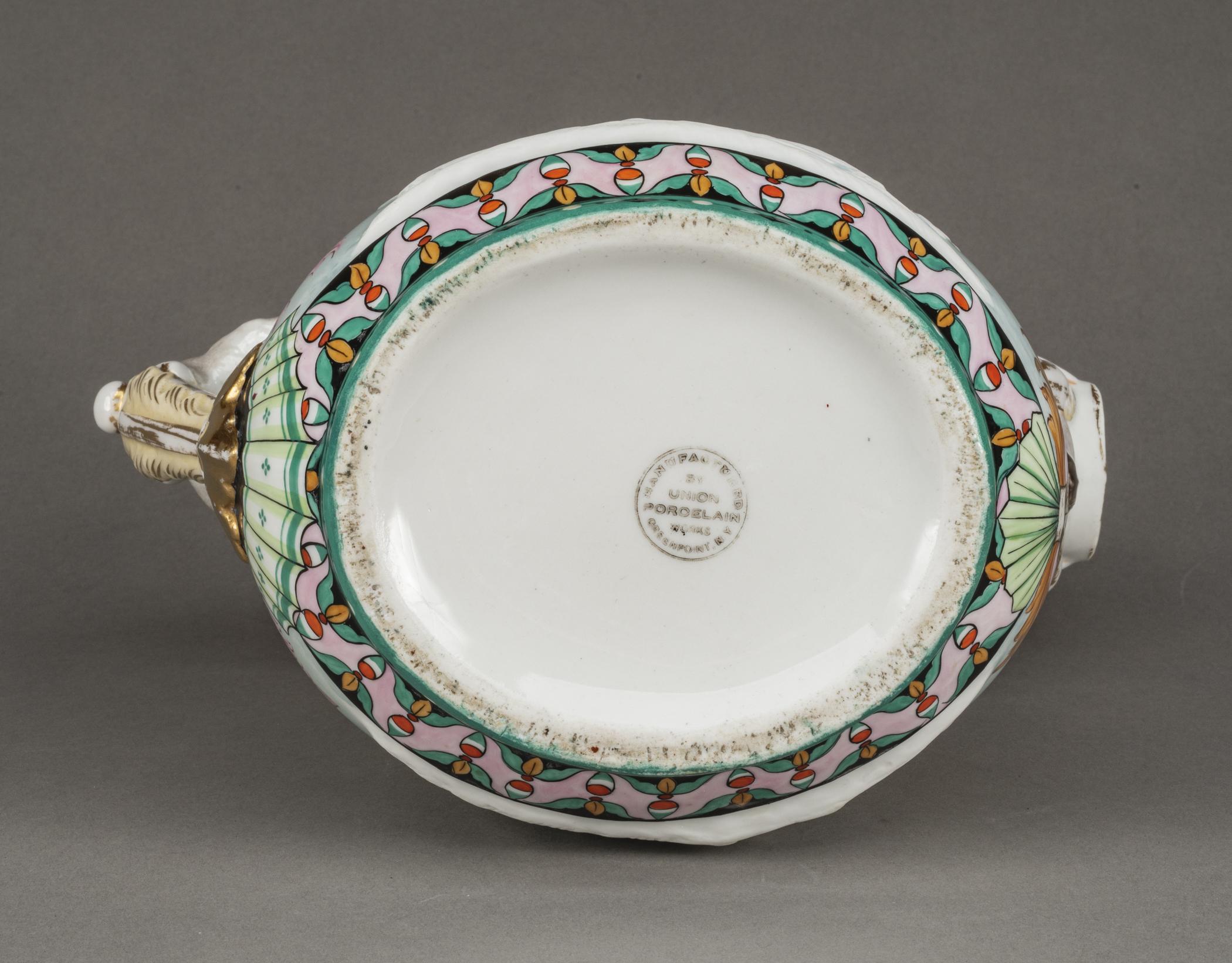2020.0008 Jug, view 5, underside