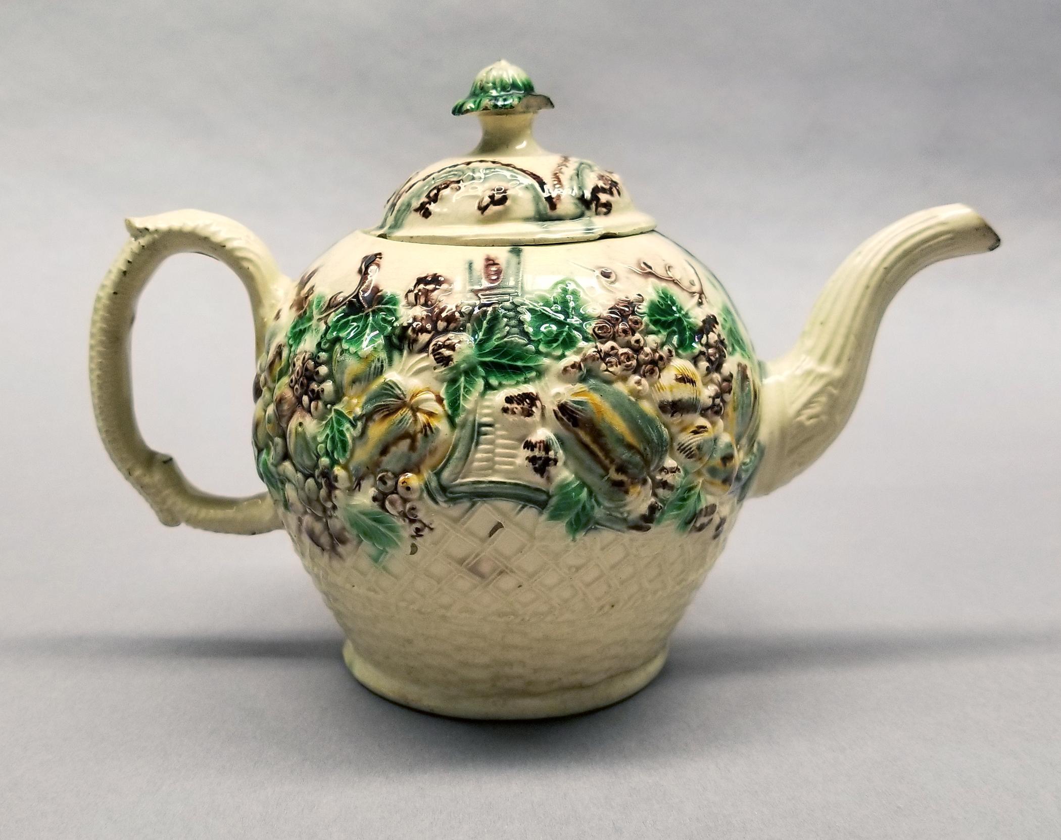 2020.0019.001.001 A, B Teapot side 2