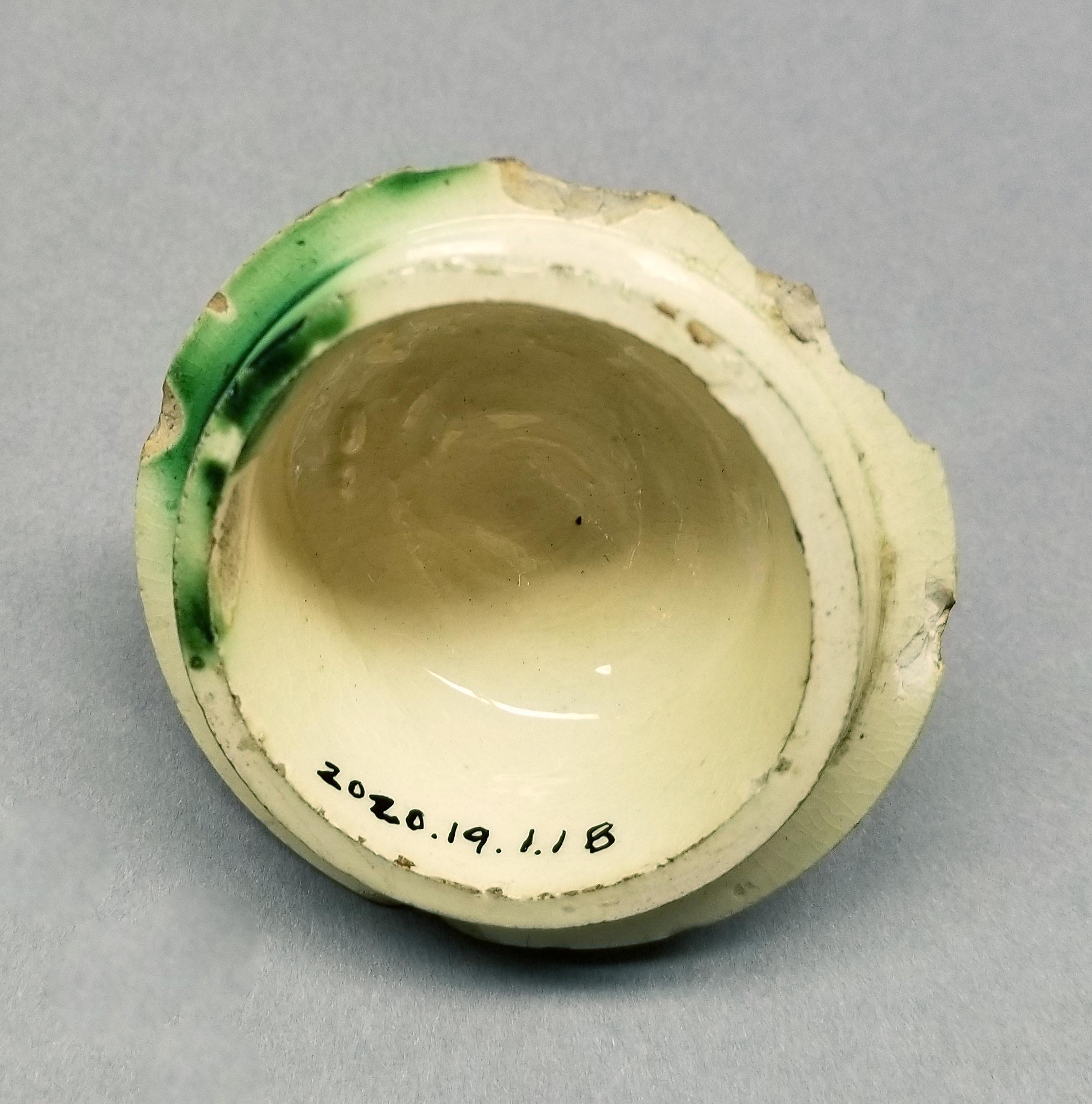2020.0019.001.001 B Teapot lid view 2