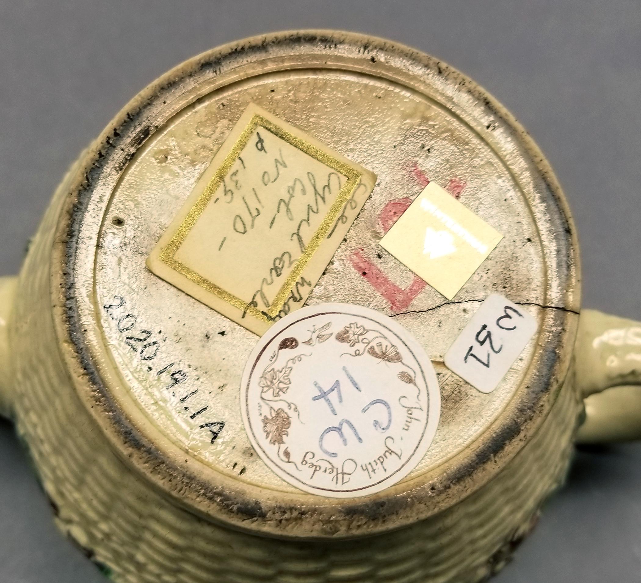 2020.0019.001.001 A Teapot bottom