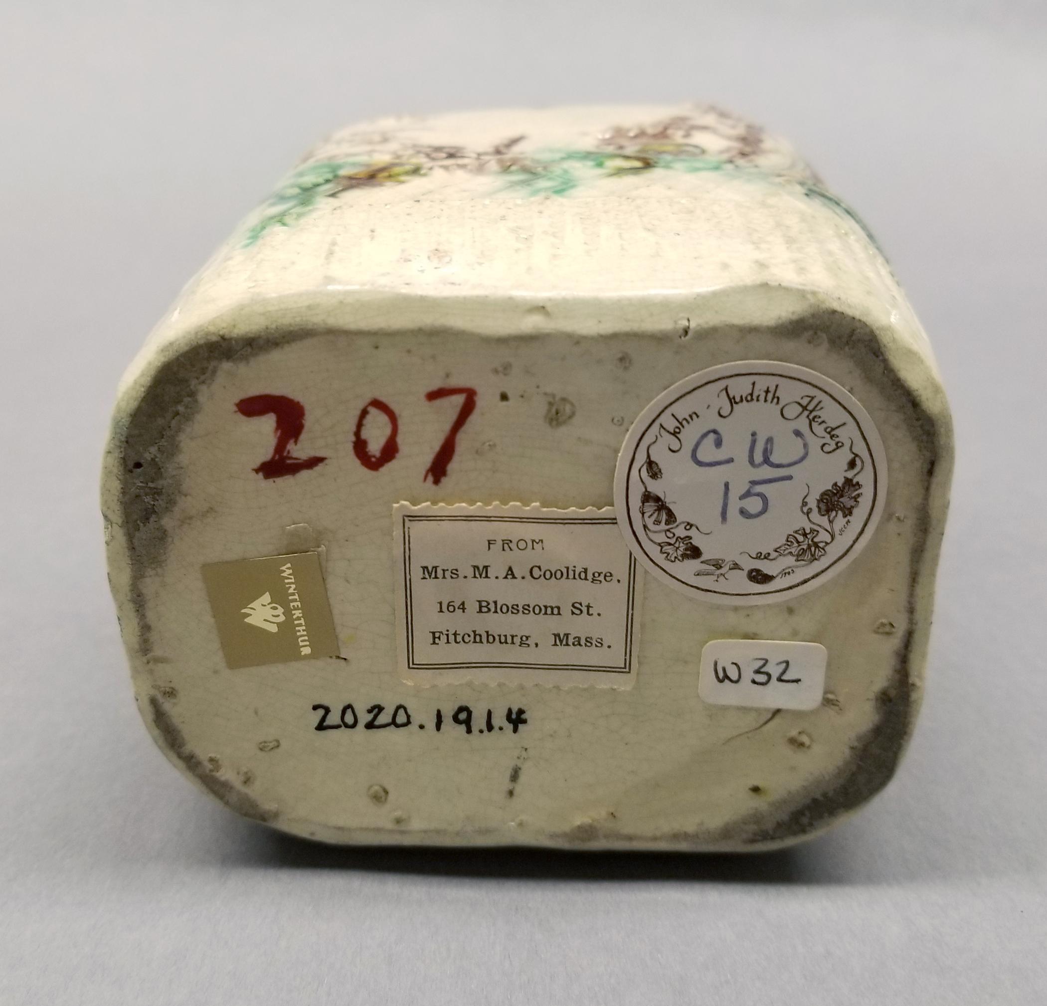 2020.0019.001.004 Tea canister underside