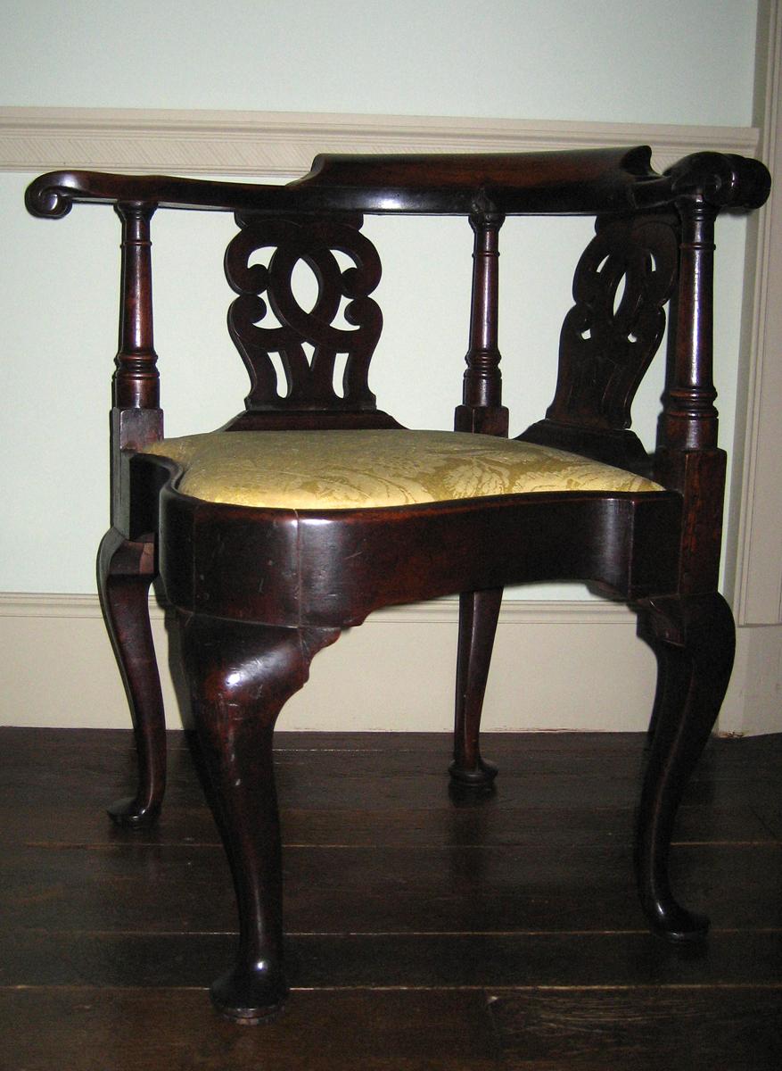 1959.2641 Corner chair and slip seat view 1