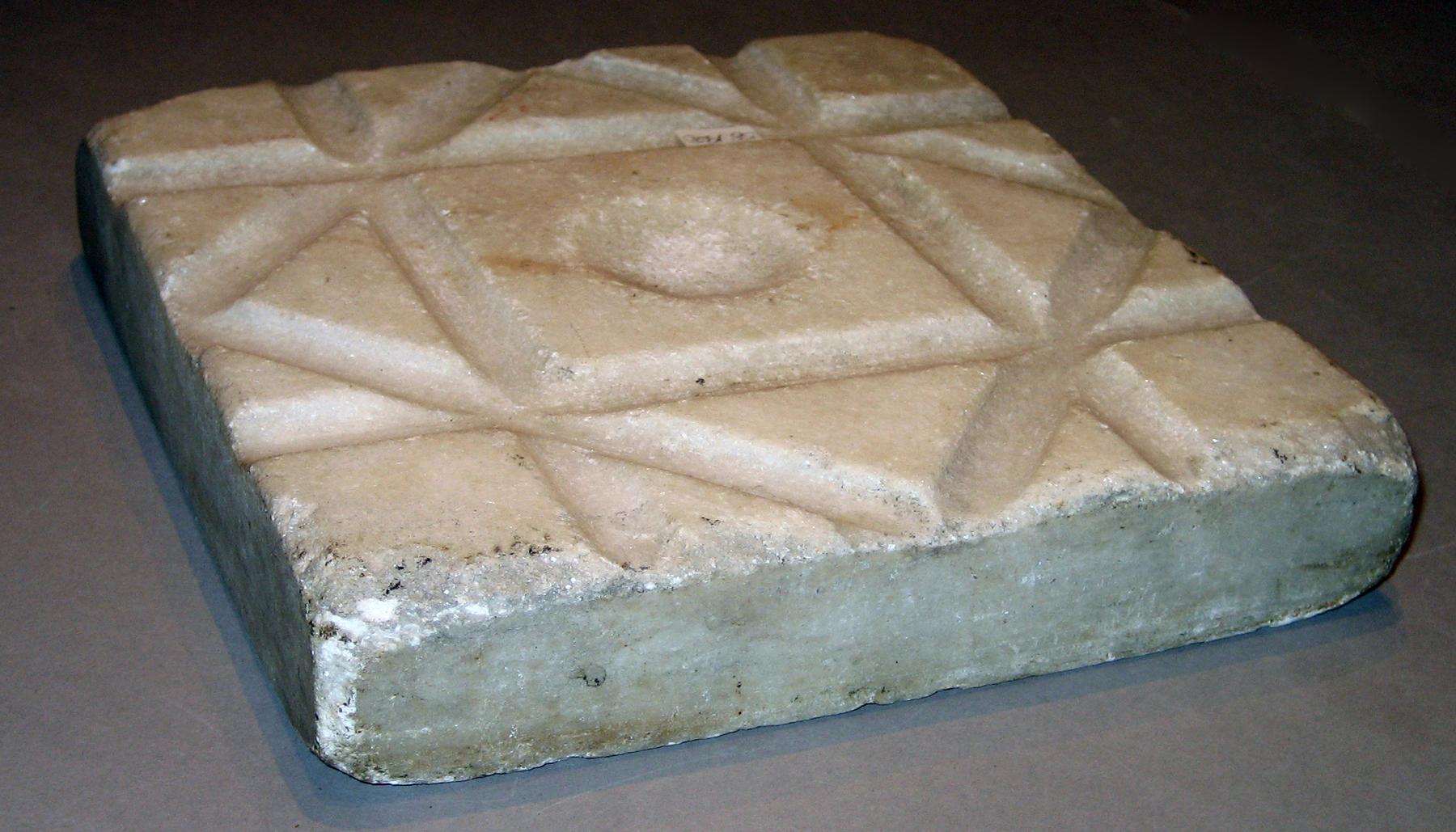 1959.2671 Tong stone