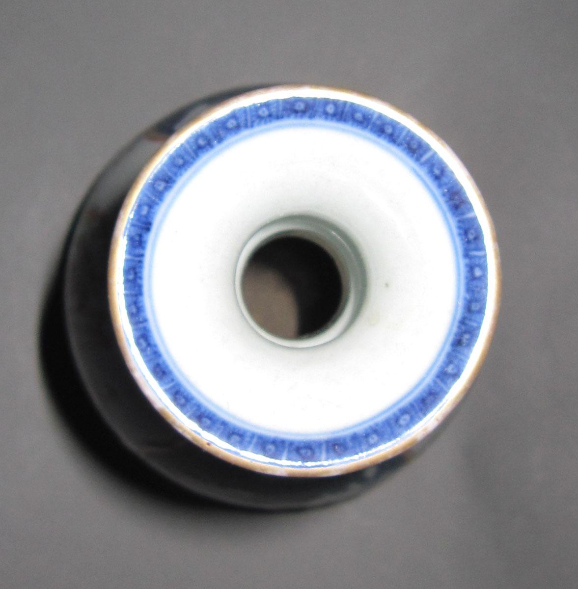 1959.2685 Porcelain water bottle top
