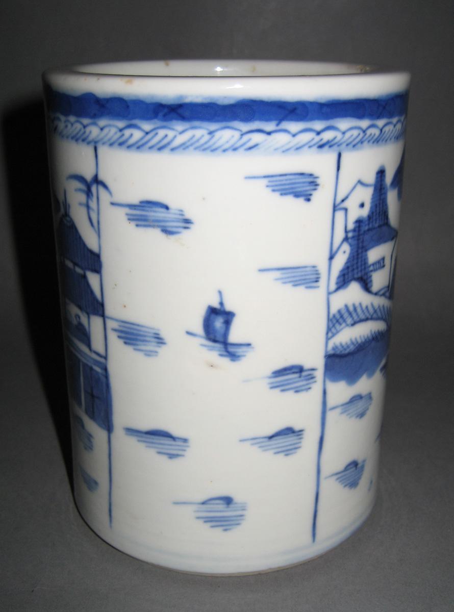 1959.2689 brush pot view 3