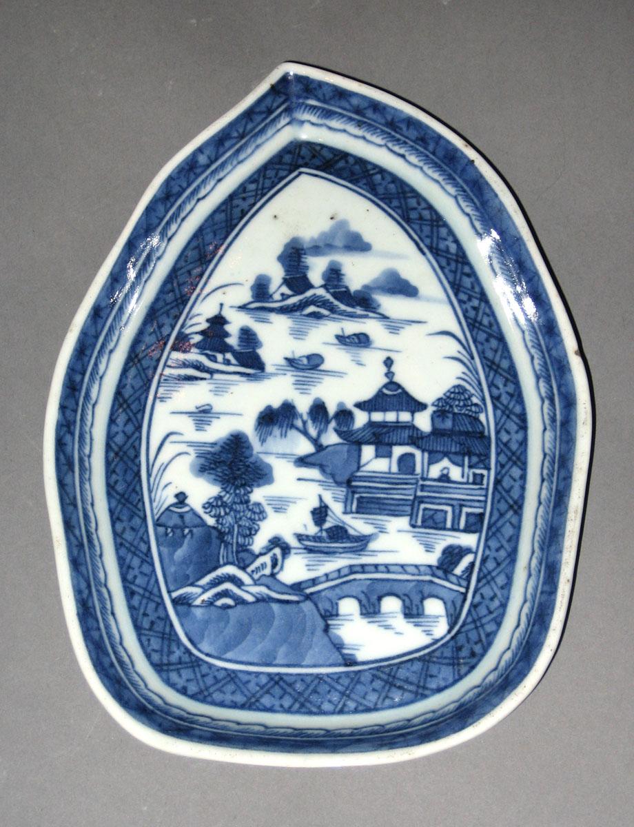 1959.2690 Porcelain dish