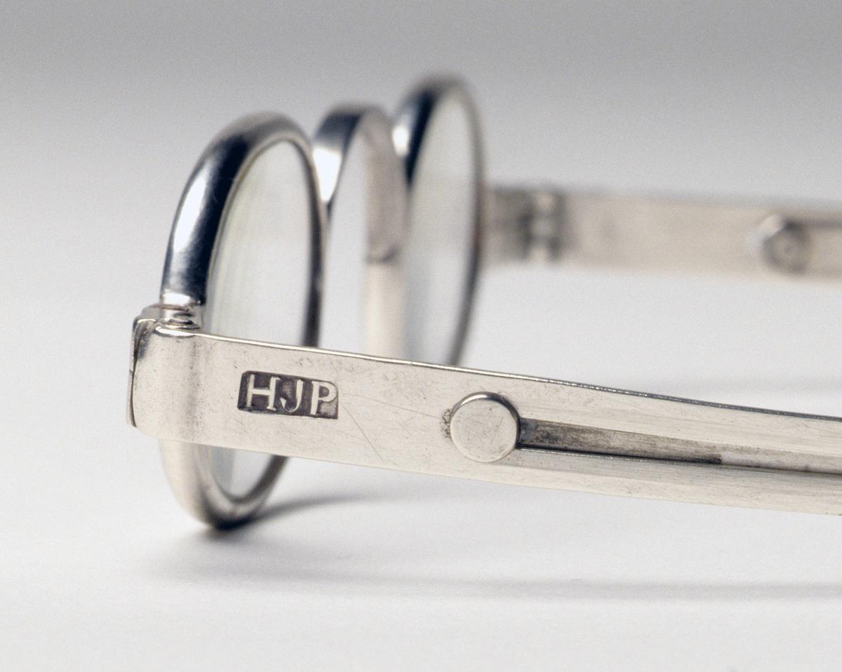 1959.2698 A Silver Spectacles, Detail