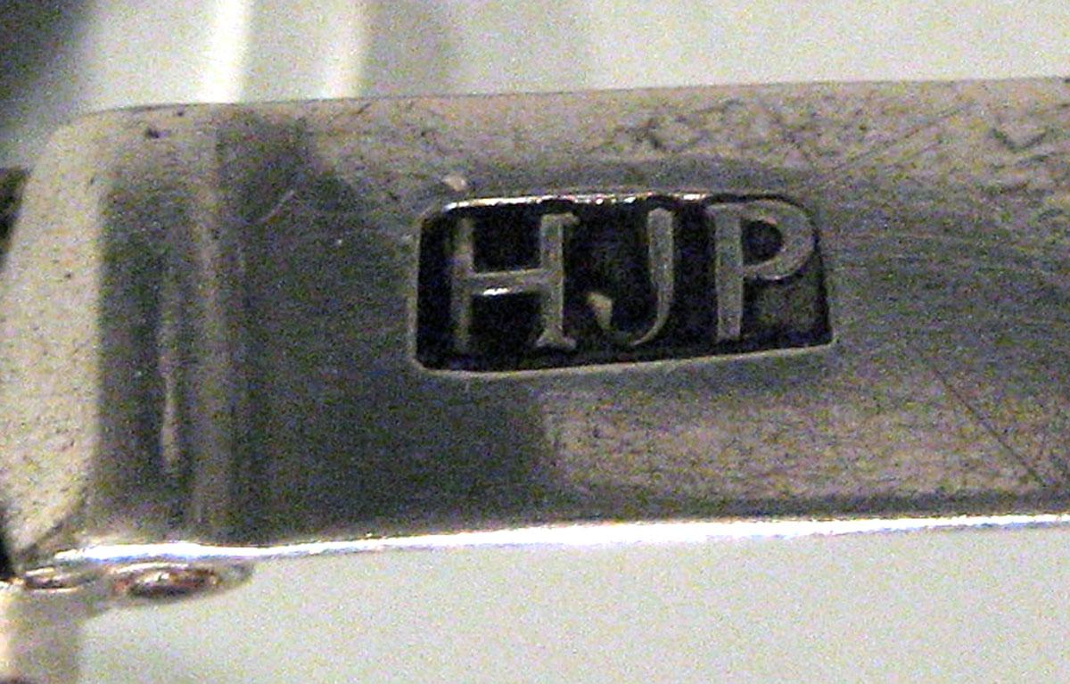 1959.2698 A Silver Spectacles mark
