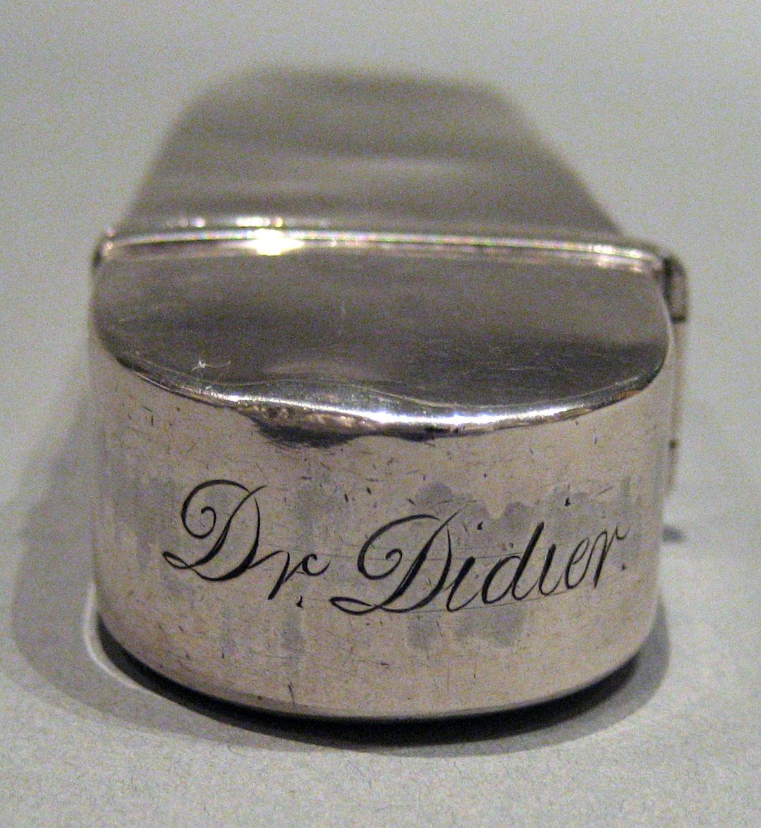 1959.2698 B Silver Spectacles Case engraving