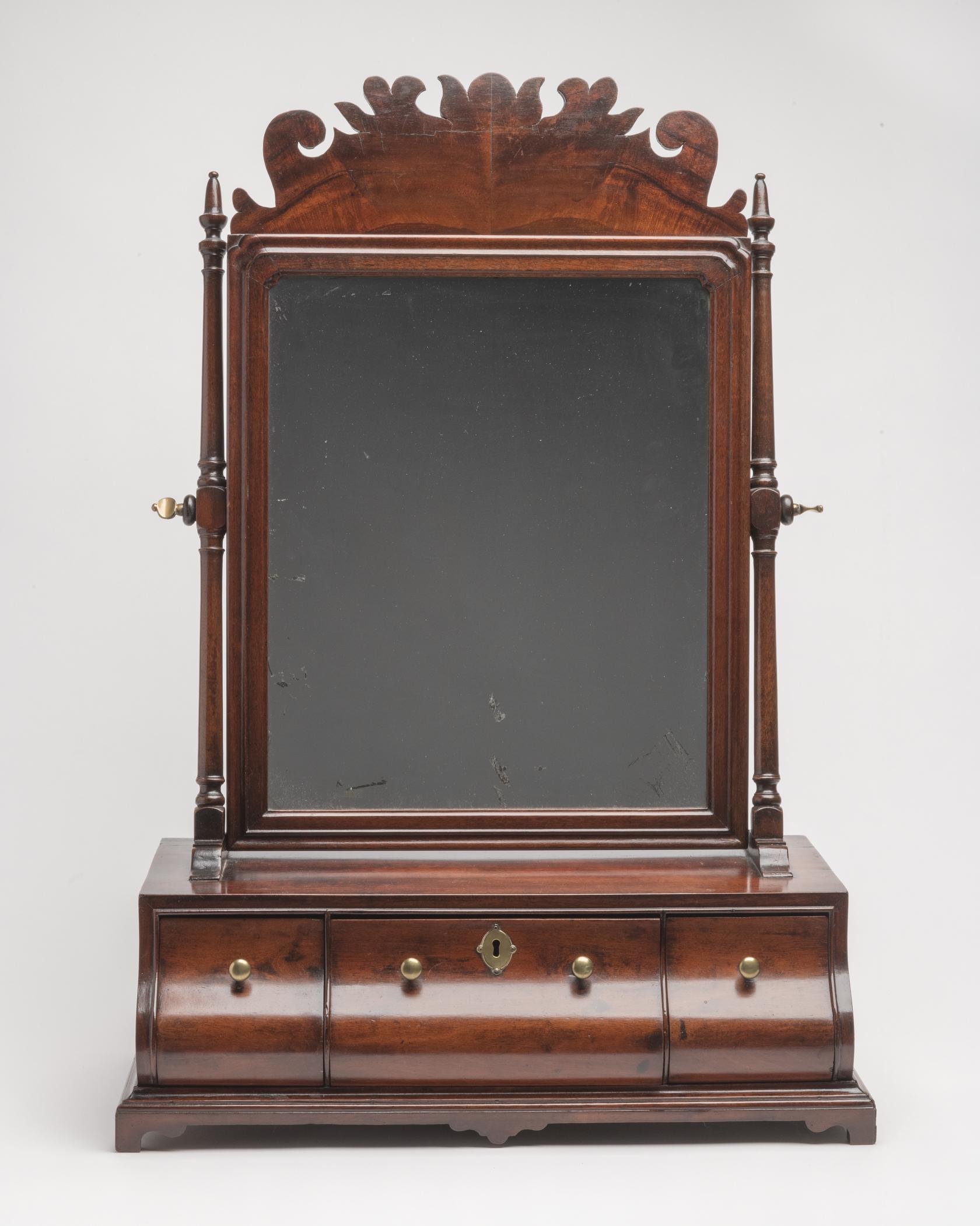 2021.0016 Dressing glass, view 2