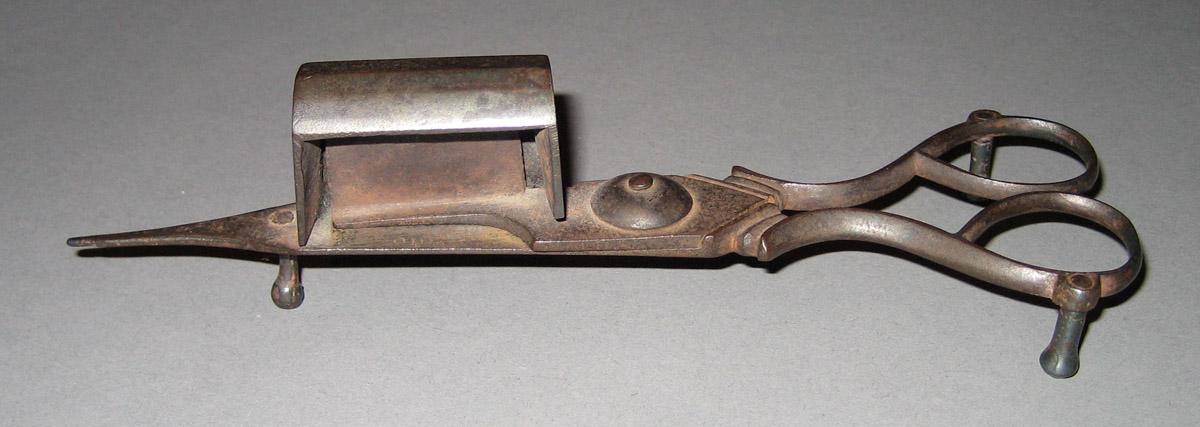 1959.2743 Snuffer