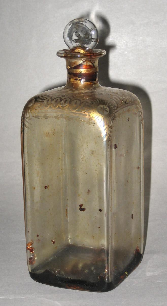 1959.2778 F Glass case bottle