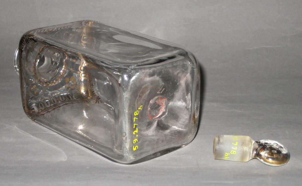 1959.2778 H Glass case bottle (bottom)