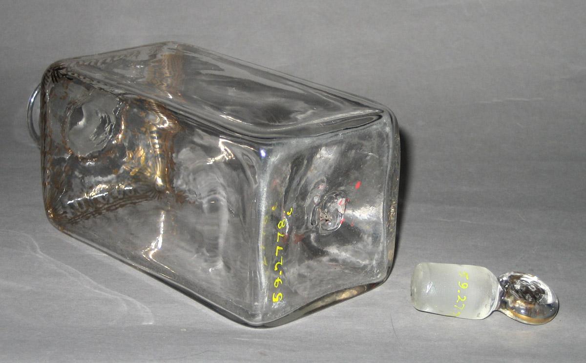 1959.2778 I Glass case bottle (bottom)