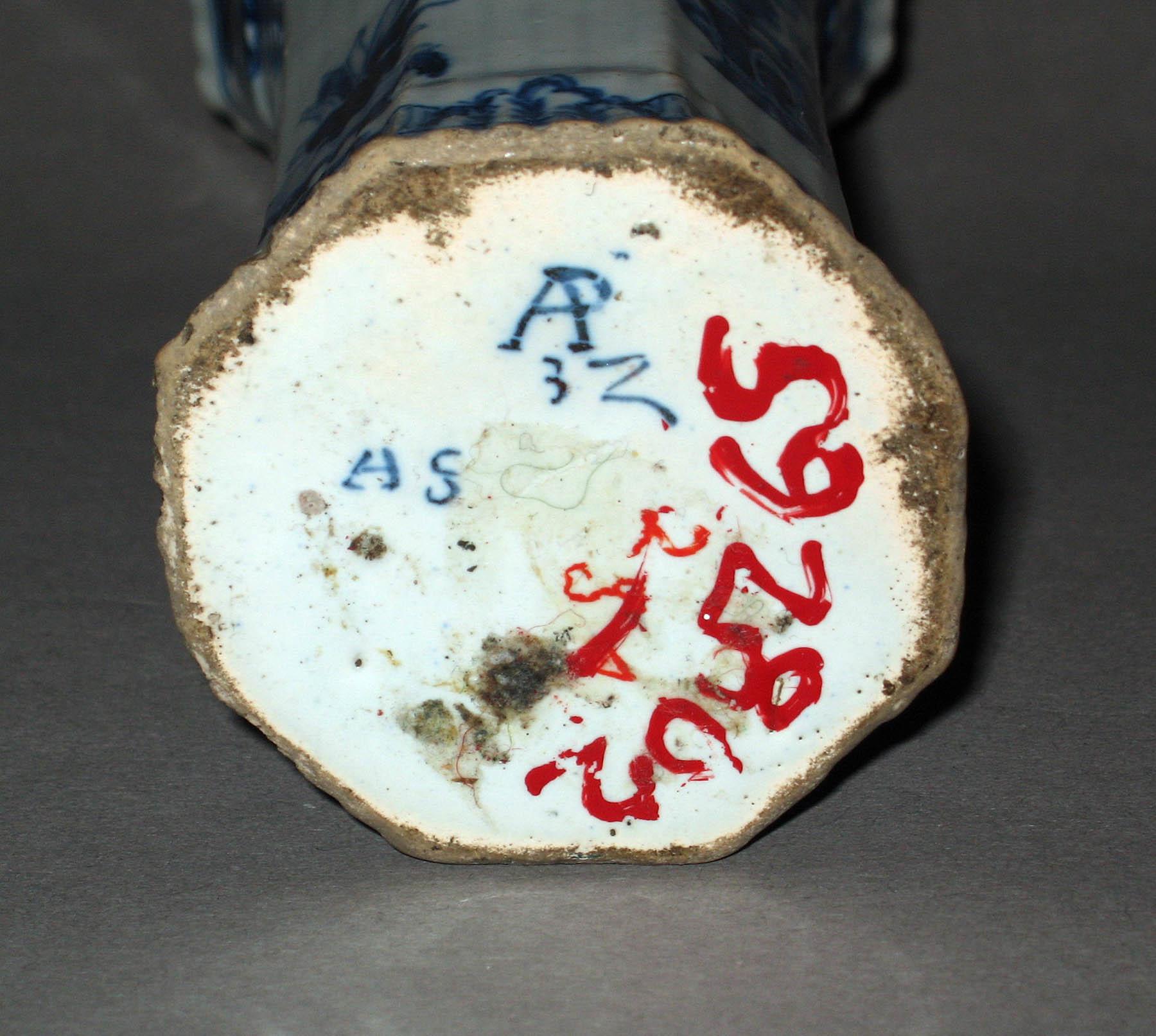 1959.2802 Tin-glazed earthenware vase (underside)