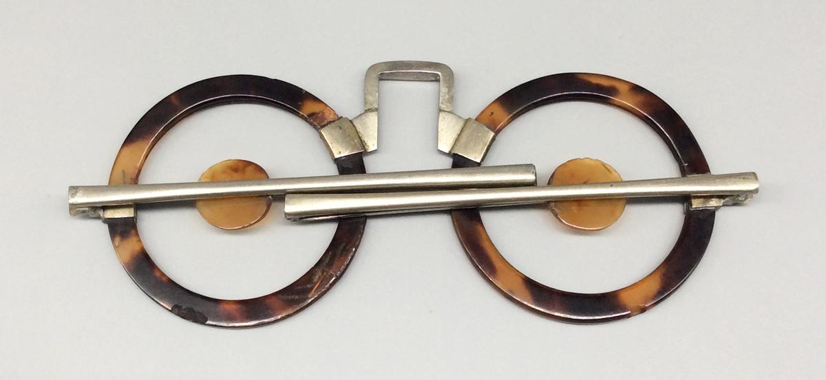 1952.0005 Spectacles, view 2