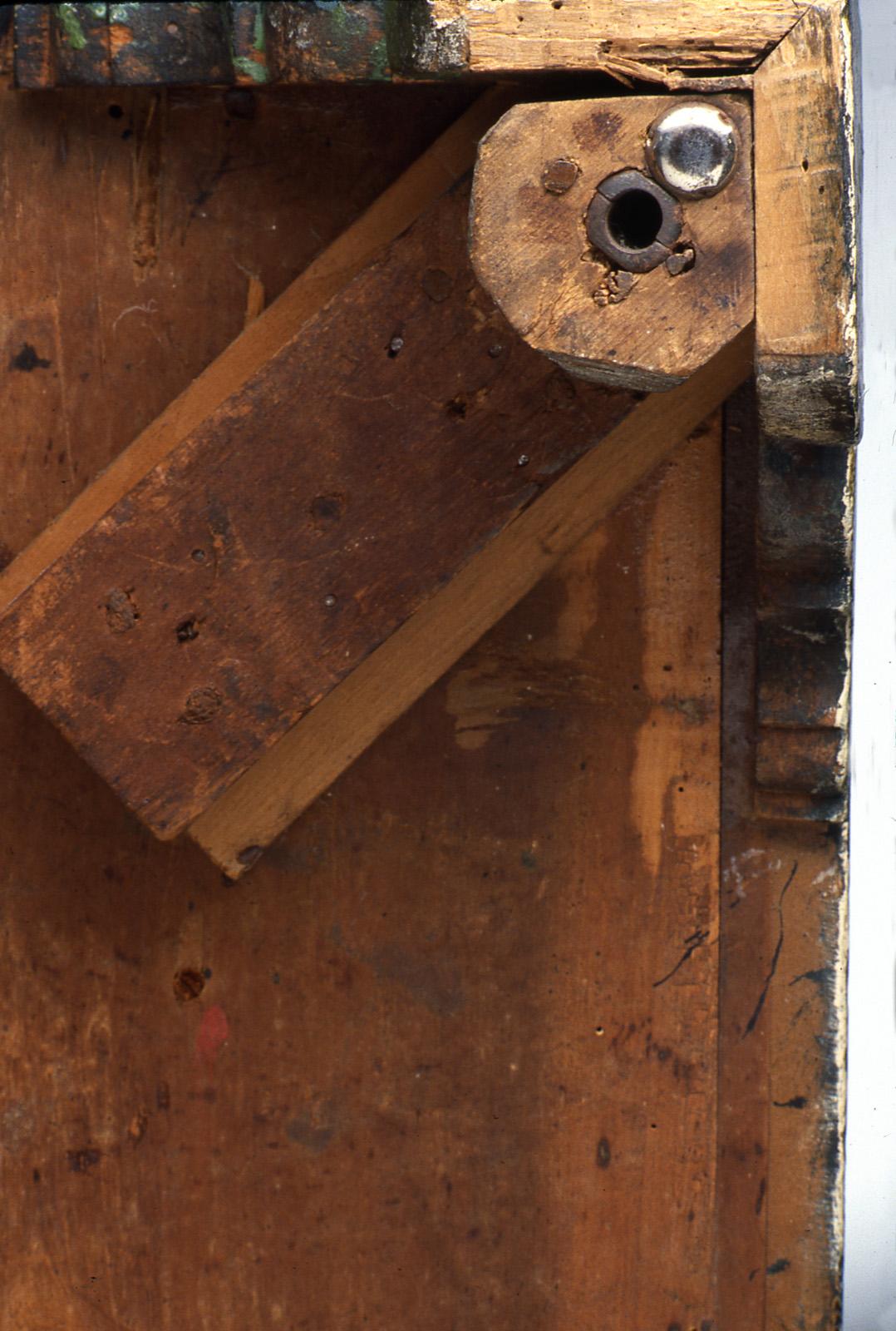 1959.2804 Chest foot detail