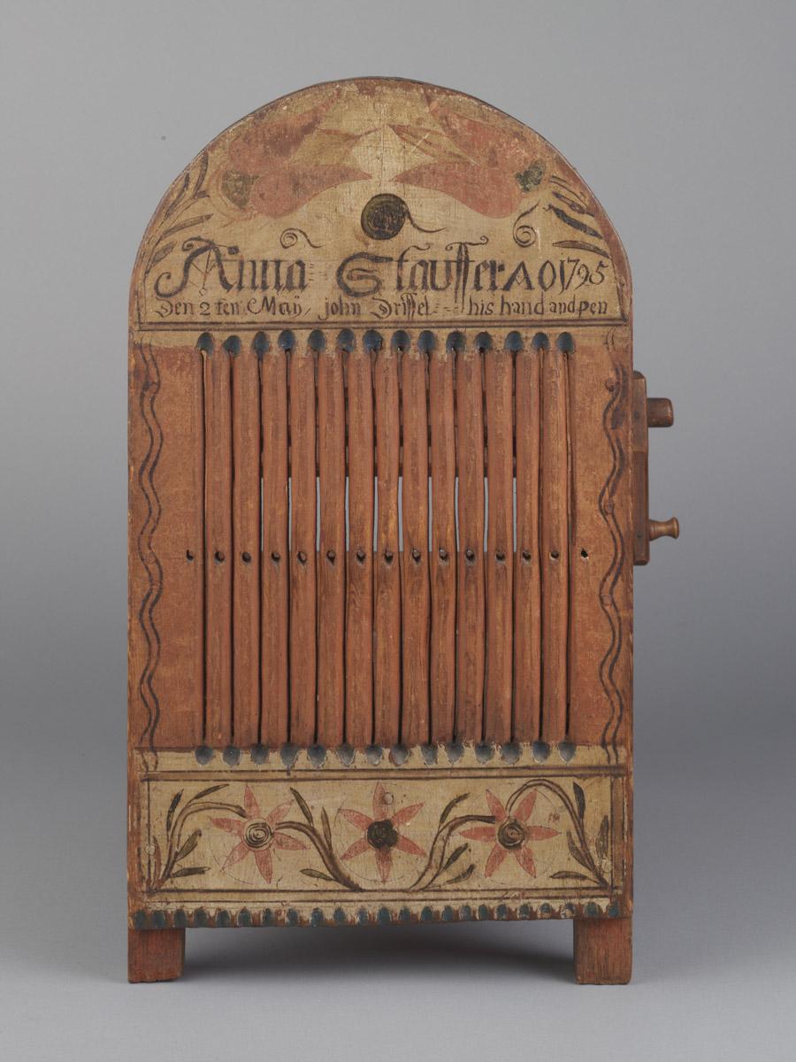 1959.2812 Tape loom (view 2)