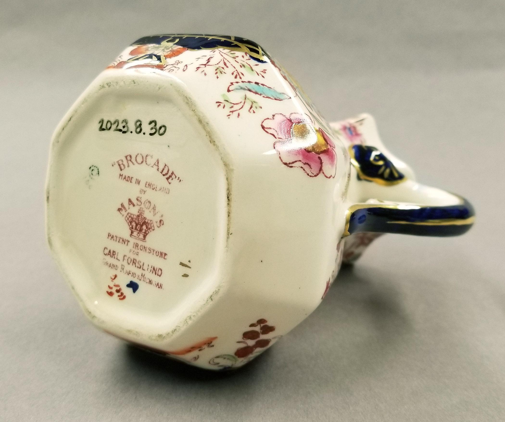 2023.0008.030 jug underside