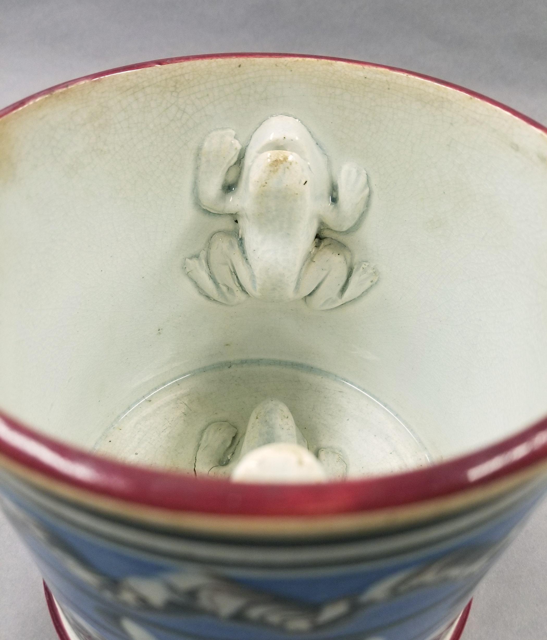 2023.0008.016 Frog mug top detail