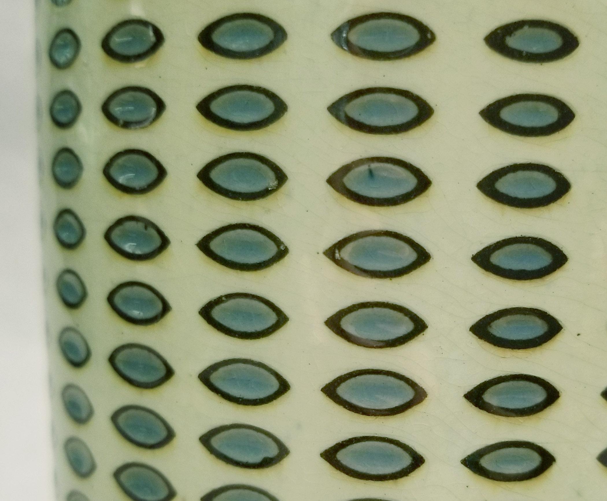 2023.0008.012 dipped ware mug detail