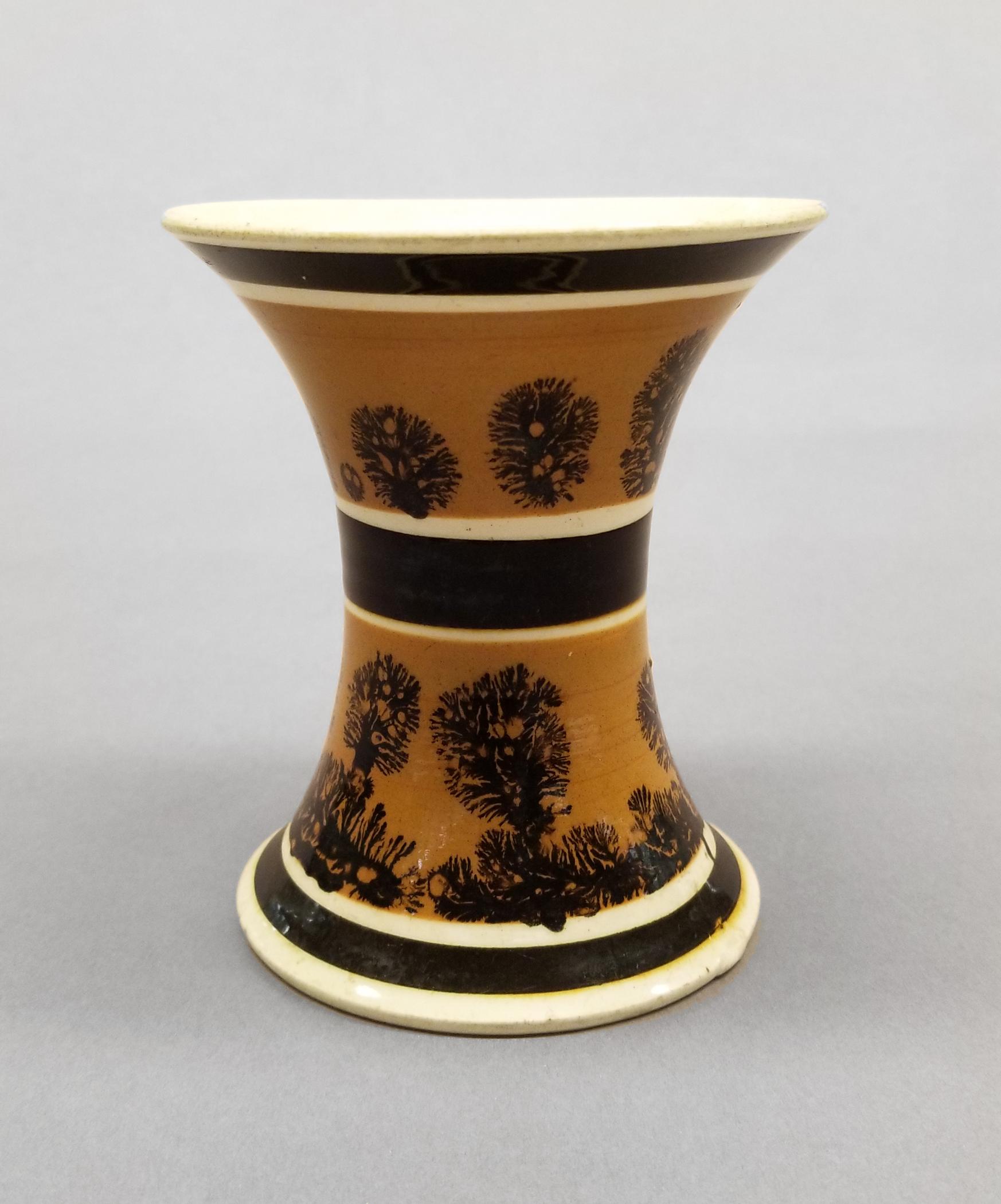 2023.0008.049 Vase side 1