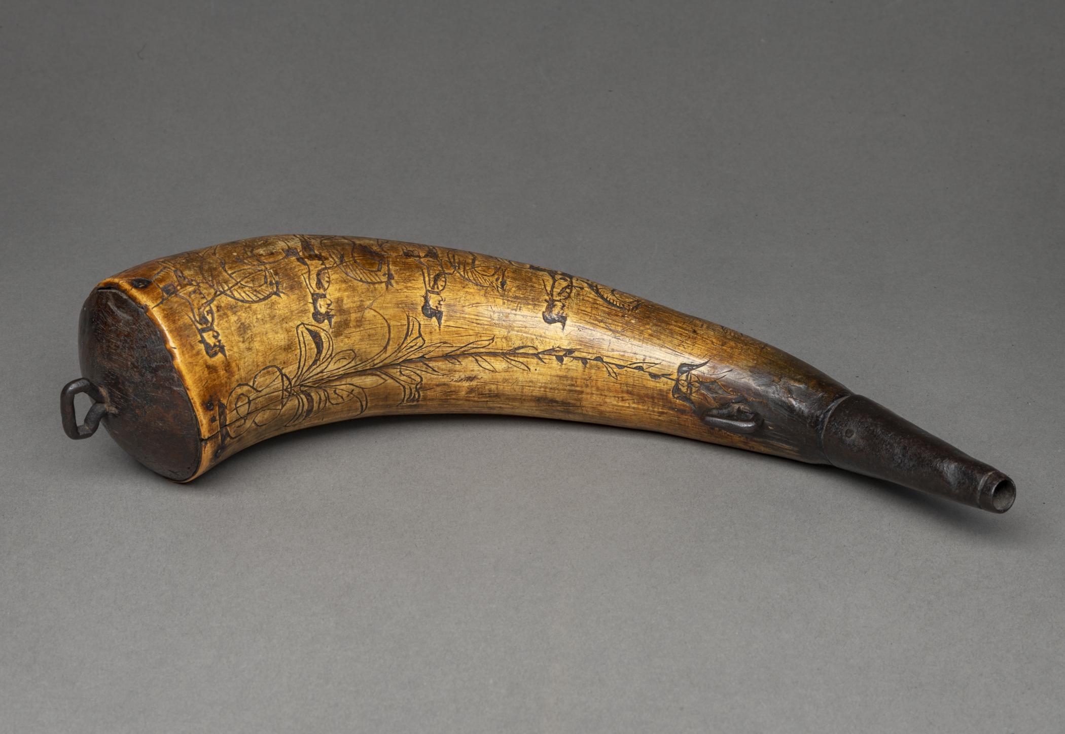 1954.0023.002 Powder horn, view 1