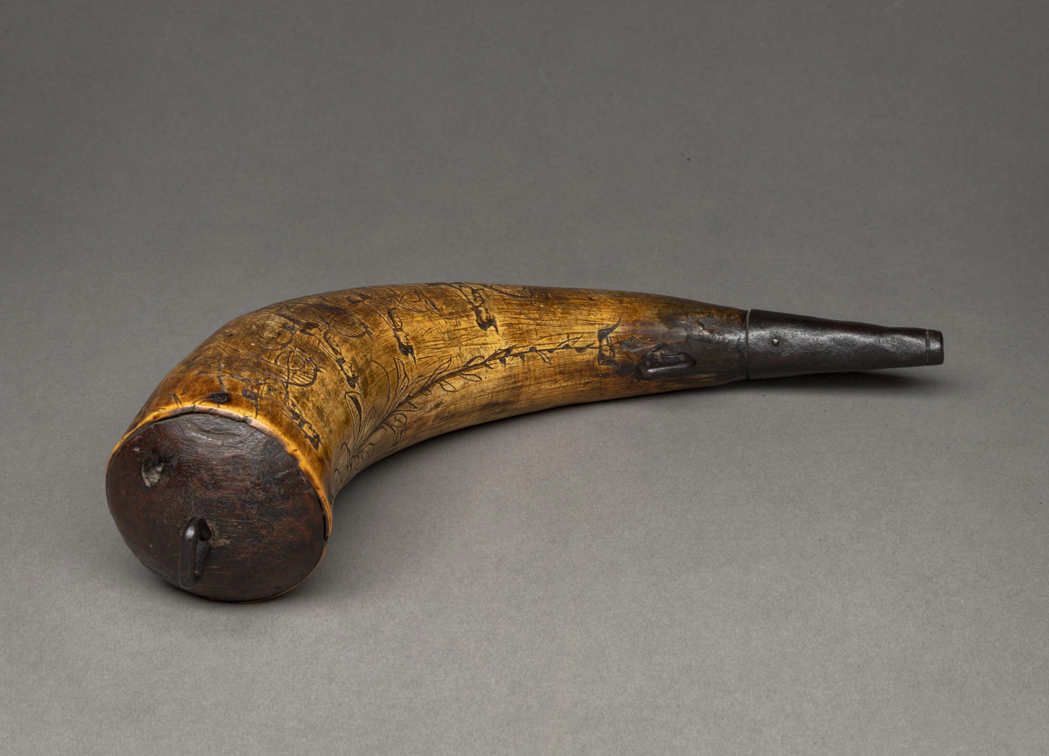 1954.0023.002 Powder horn, view 2
