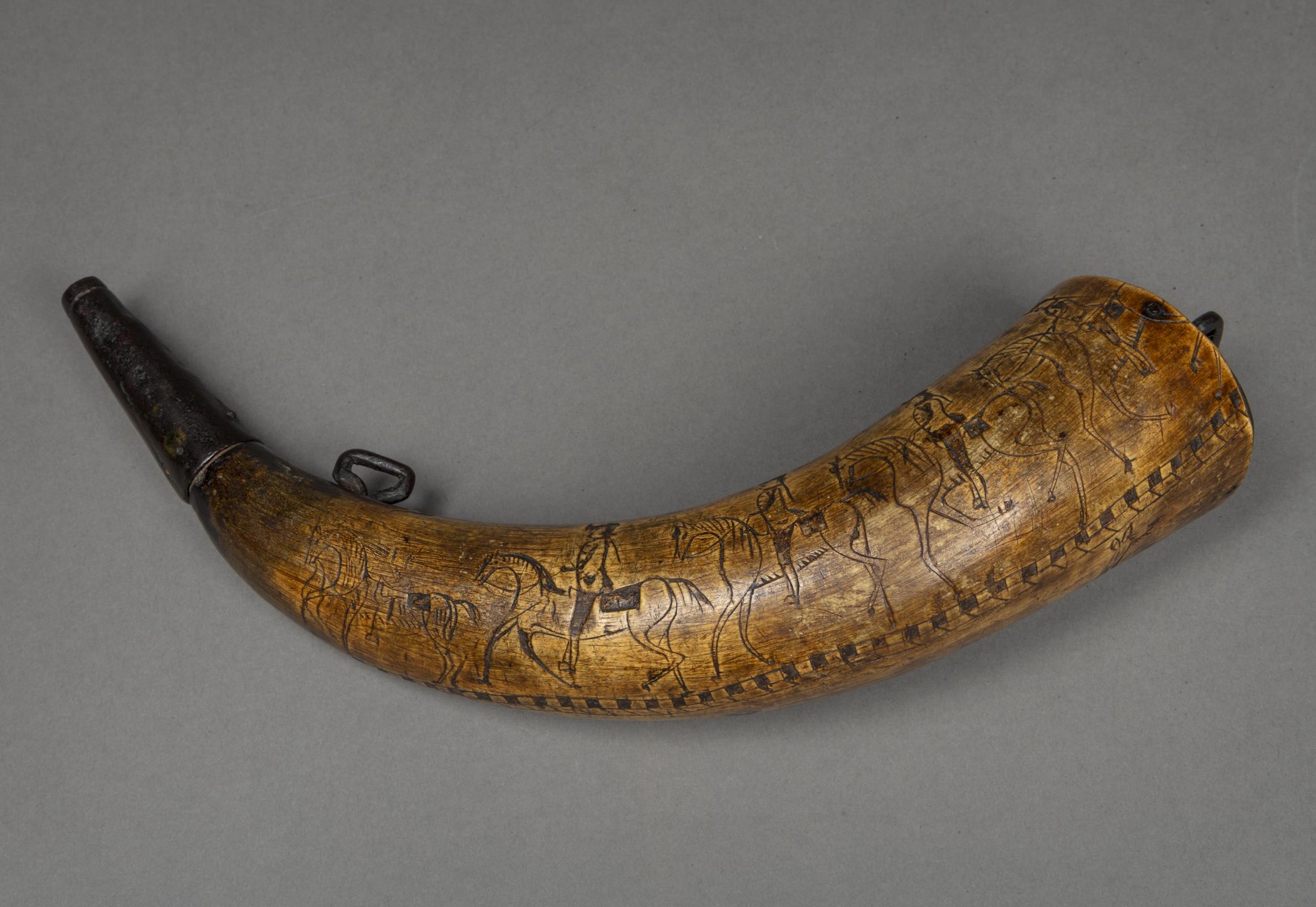 1954.0023.002 Powder horn, view 5