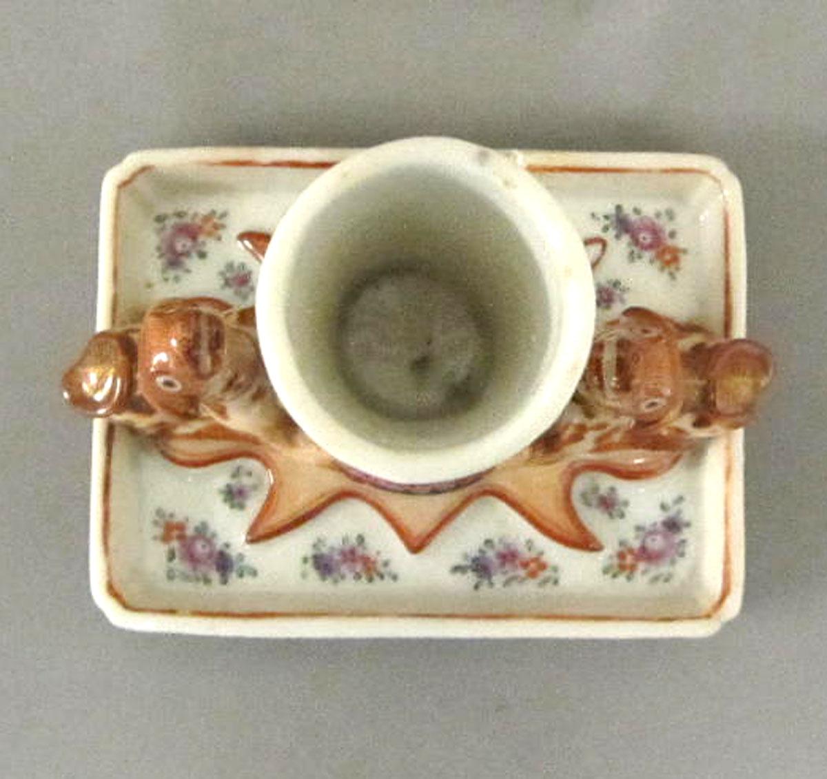 1959.2860 Porcelain candlestick top