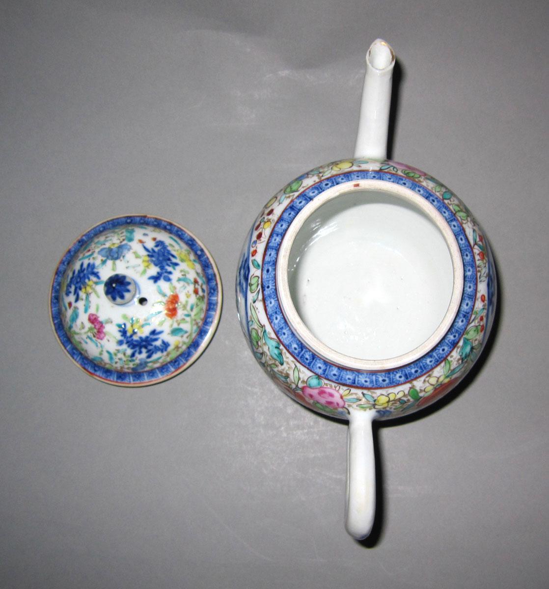 1959.2879 A,B Porcelain teapot top