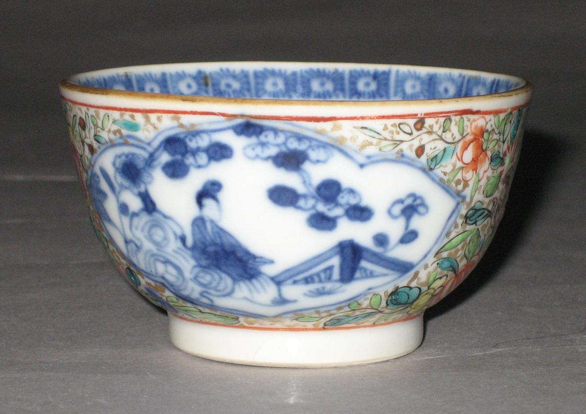 1959.2884 A Chinese porcelain teabowl (side 2)