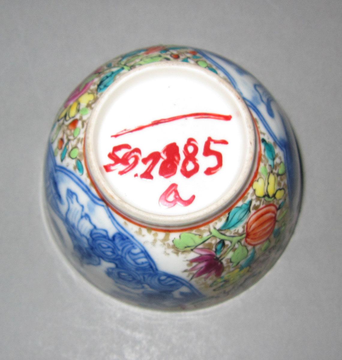 1959.2885 A Porcelain teabowl underside