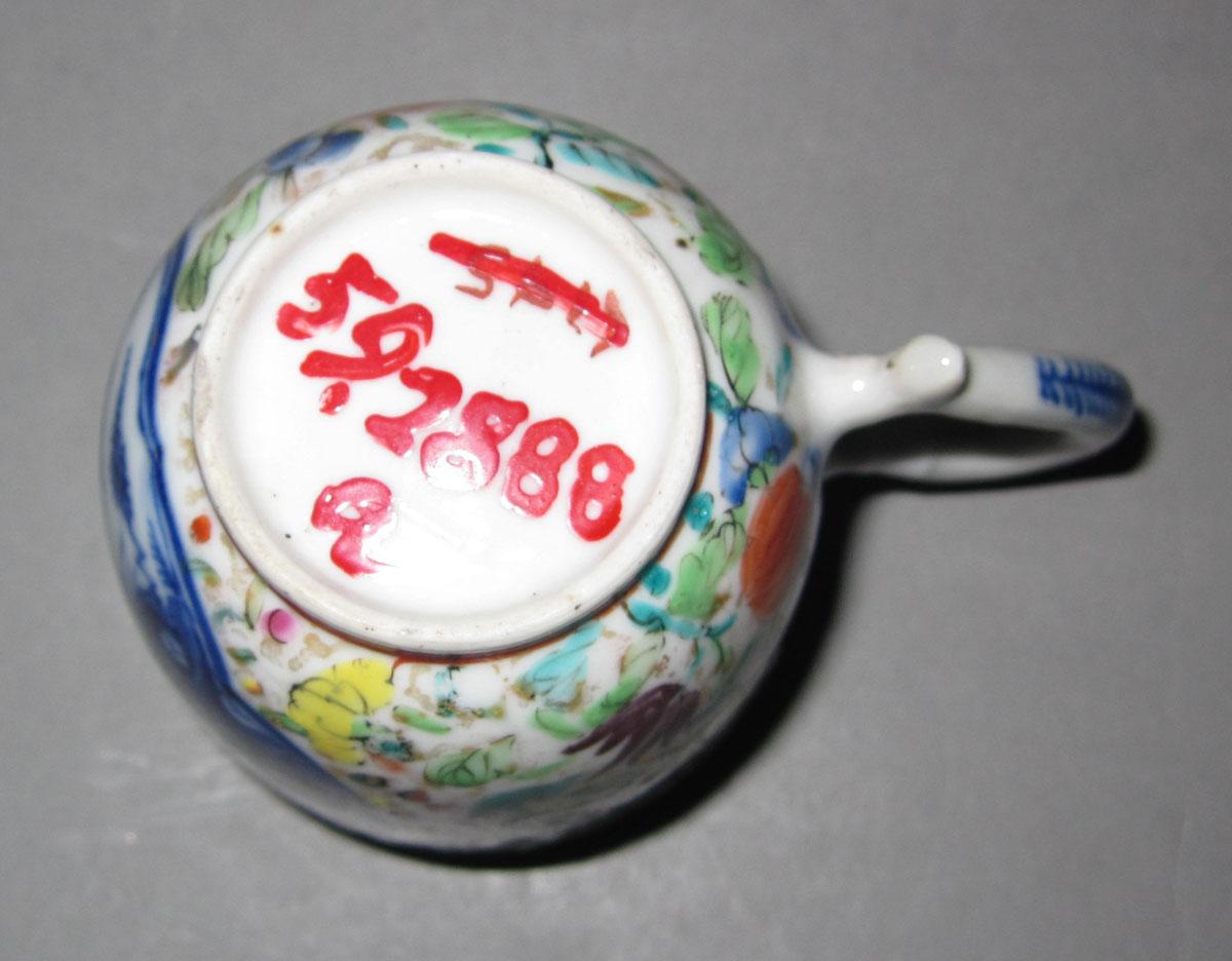 1959.2888 A Porcelain cup underside