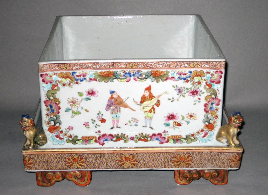 1959.2894 Porcelain casket view 2