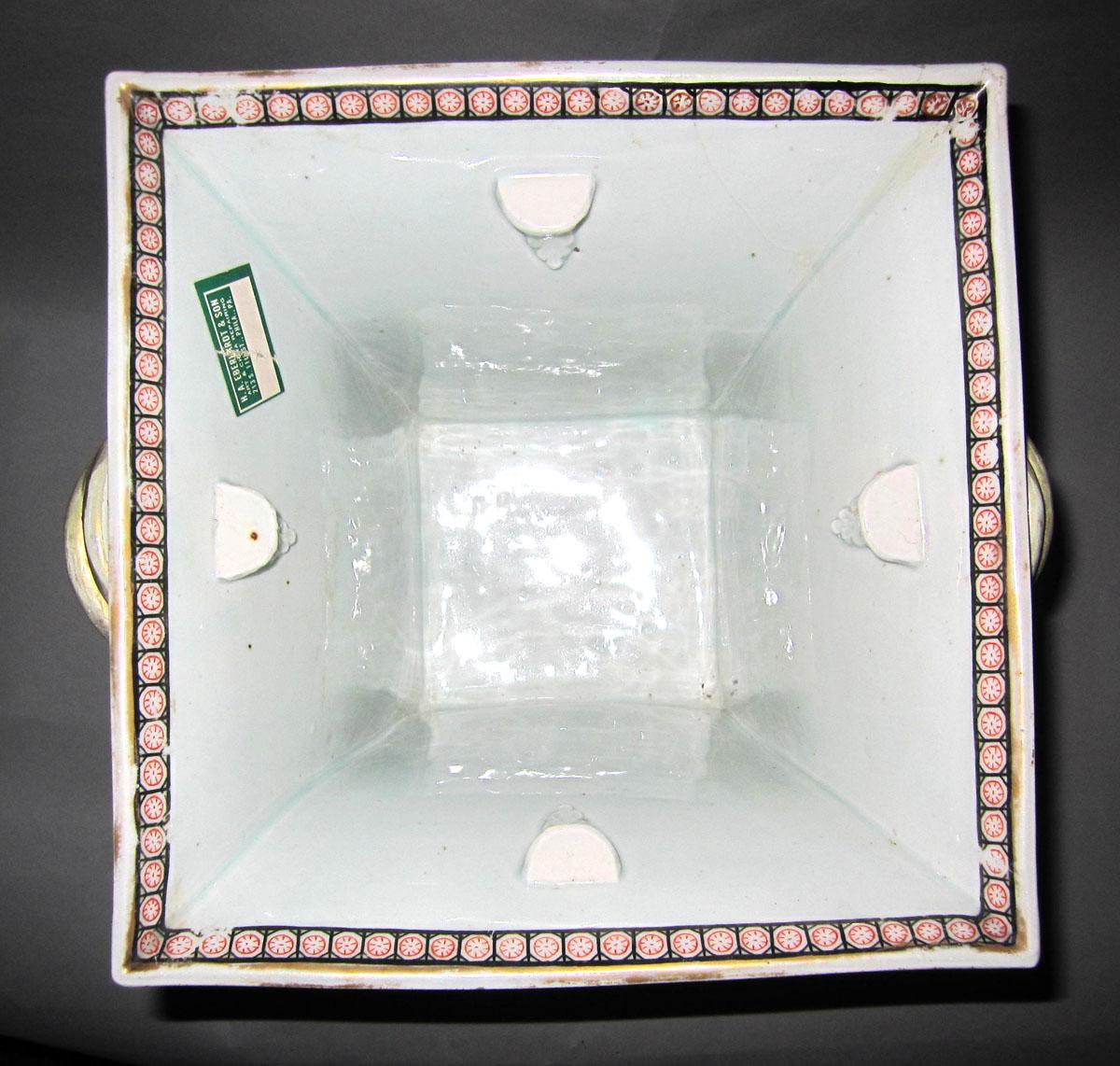 1959.2900 A Porcelain flower container top