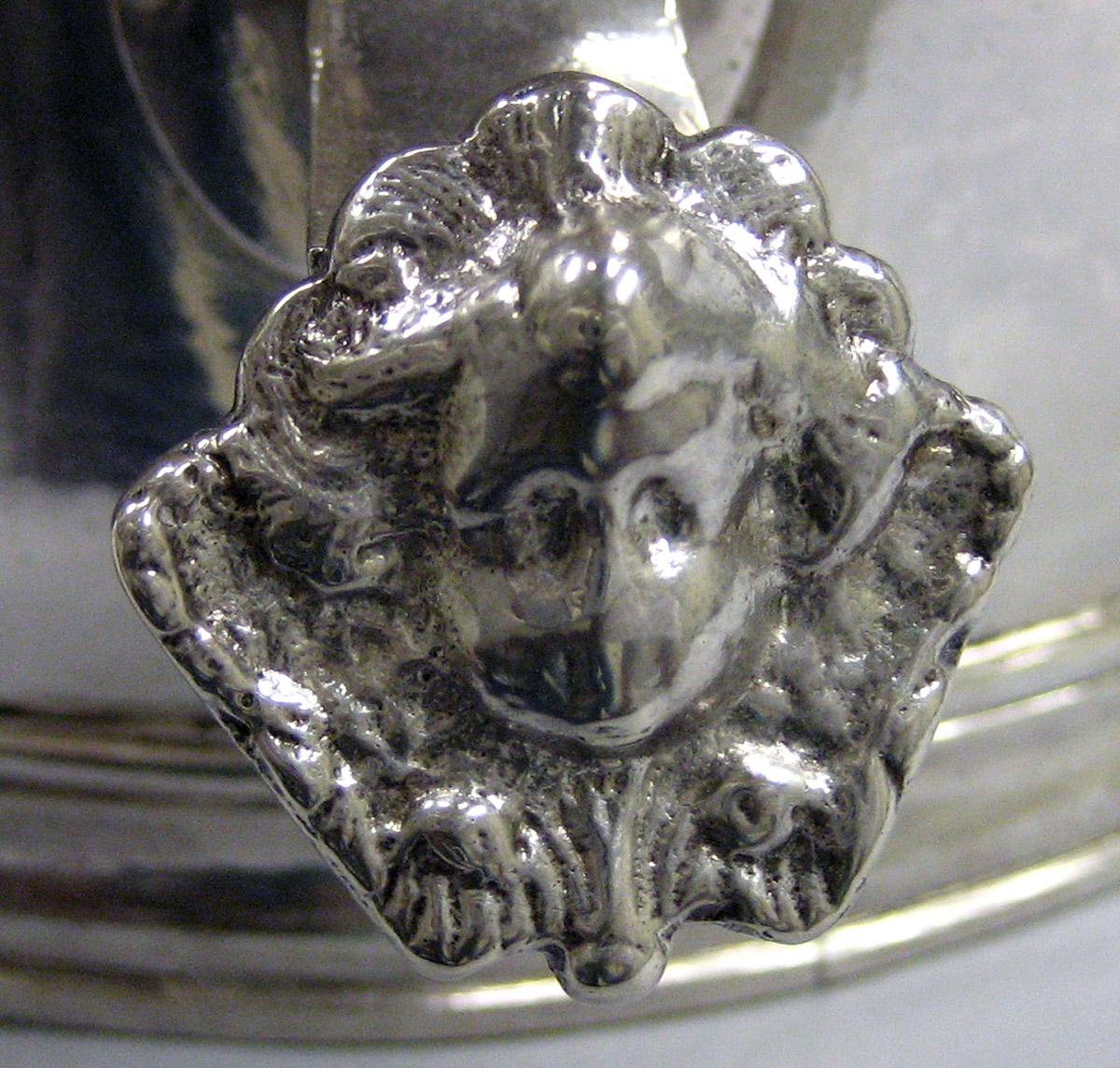 1959.2902 Silver Tankard detail handle