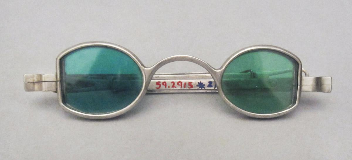 1959.2915 Spectacles, upper surface