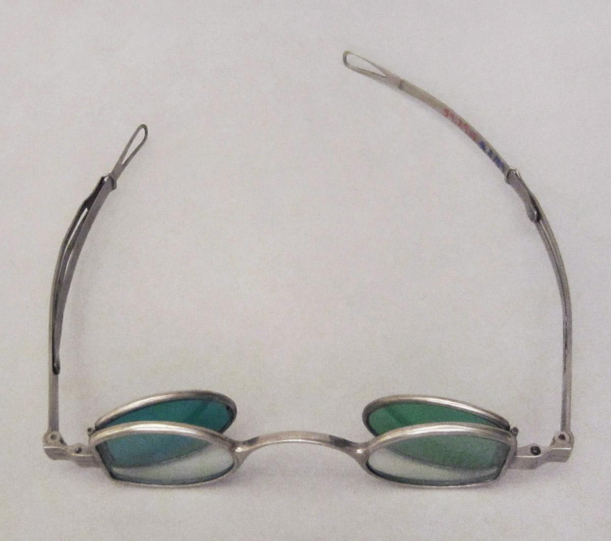 1959.2915 Spectacles, view 2