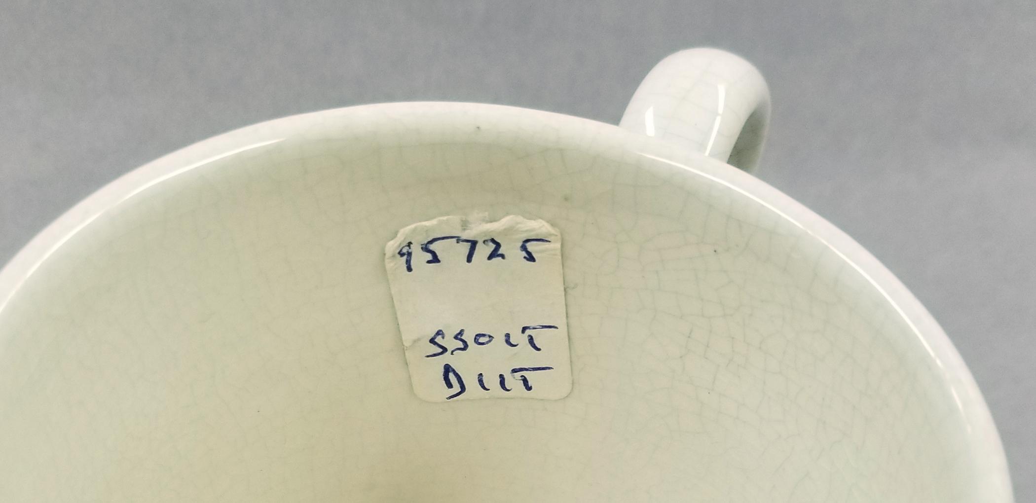 2023.0014.009.003 alphabet mug interior