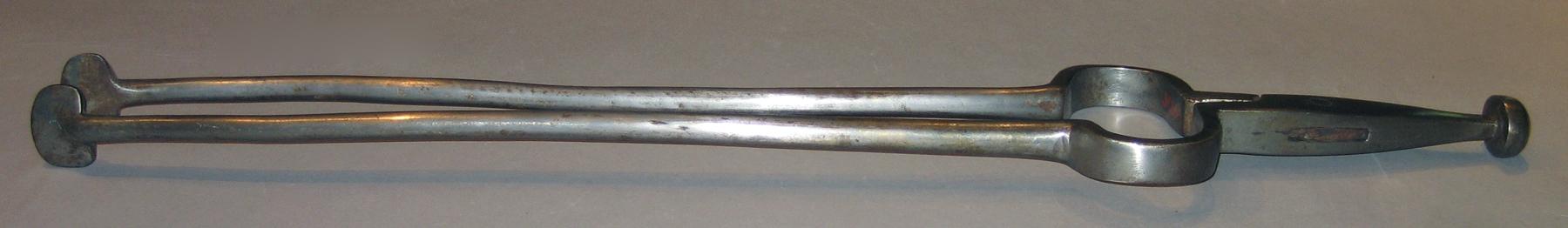 1952.0007 Tongs
