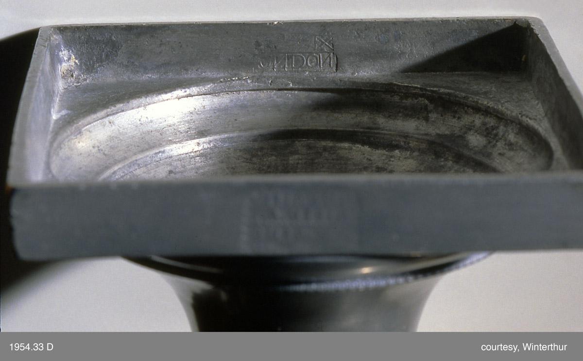 1954.0033 Pewter coffee pot (mark-view 3)