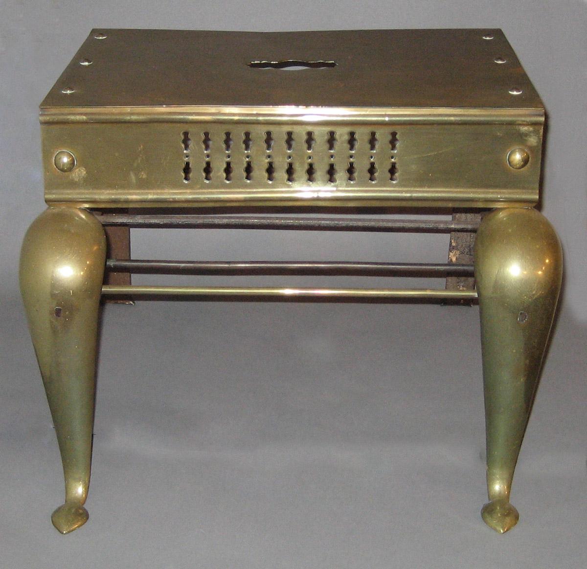 1959.2535 Hearth stand