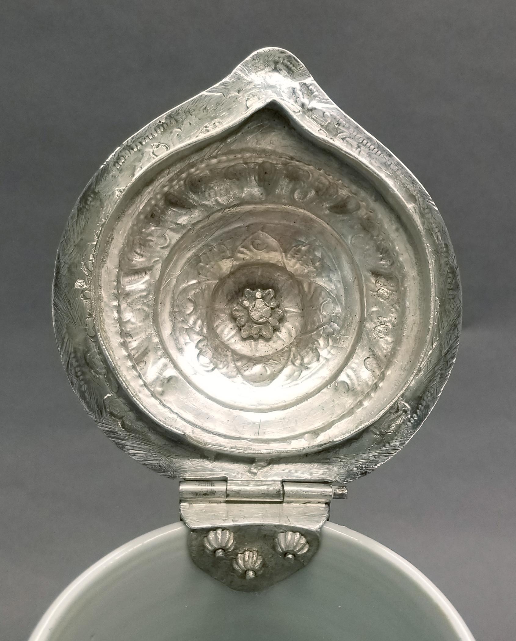 2024.0004 Pronk jug lid detail 3