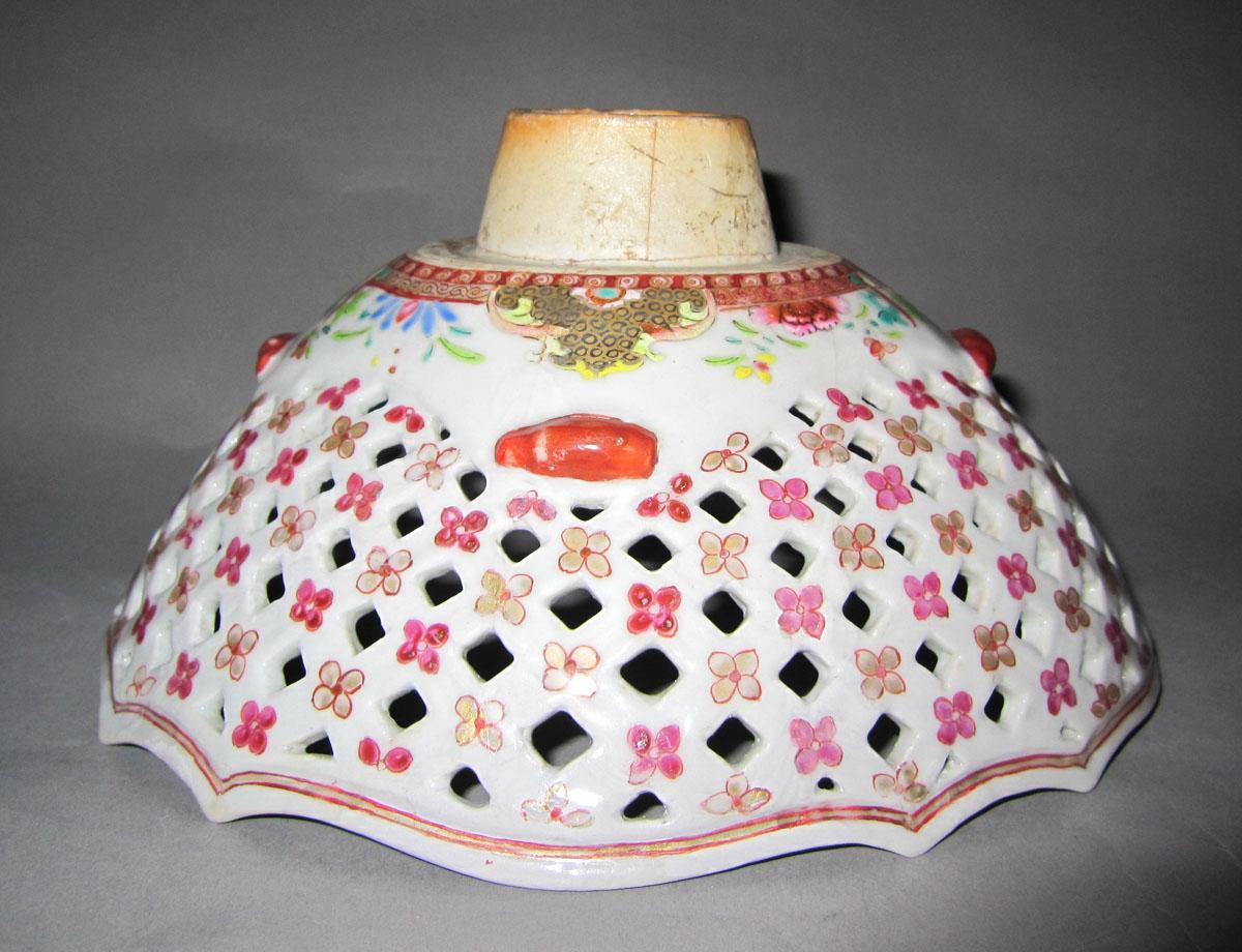 1959.2934 Porcelain fruit basket