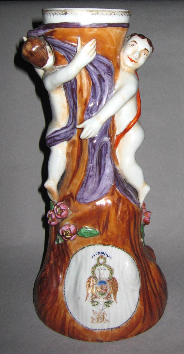 1959.2934 Porcelain fruit stand face one