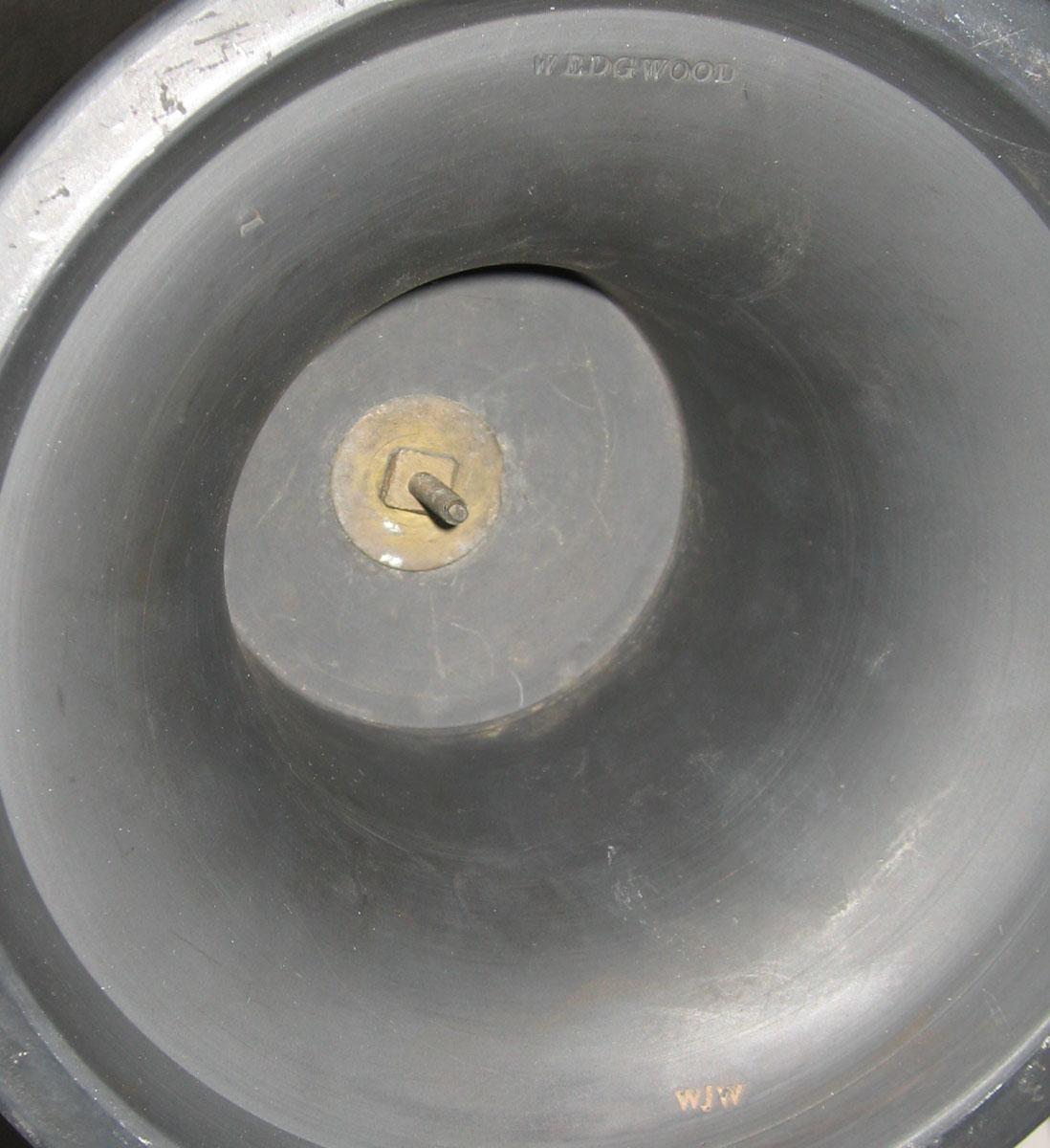 1959.2941 Black basalt Washington bust, marks on underside)