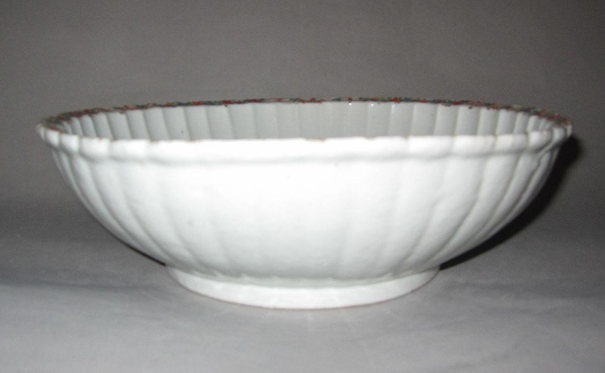 1959.2962 Porcelain bowl side