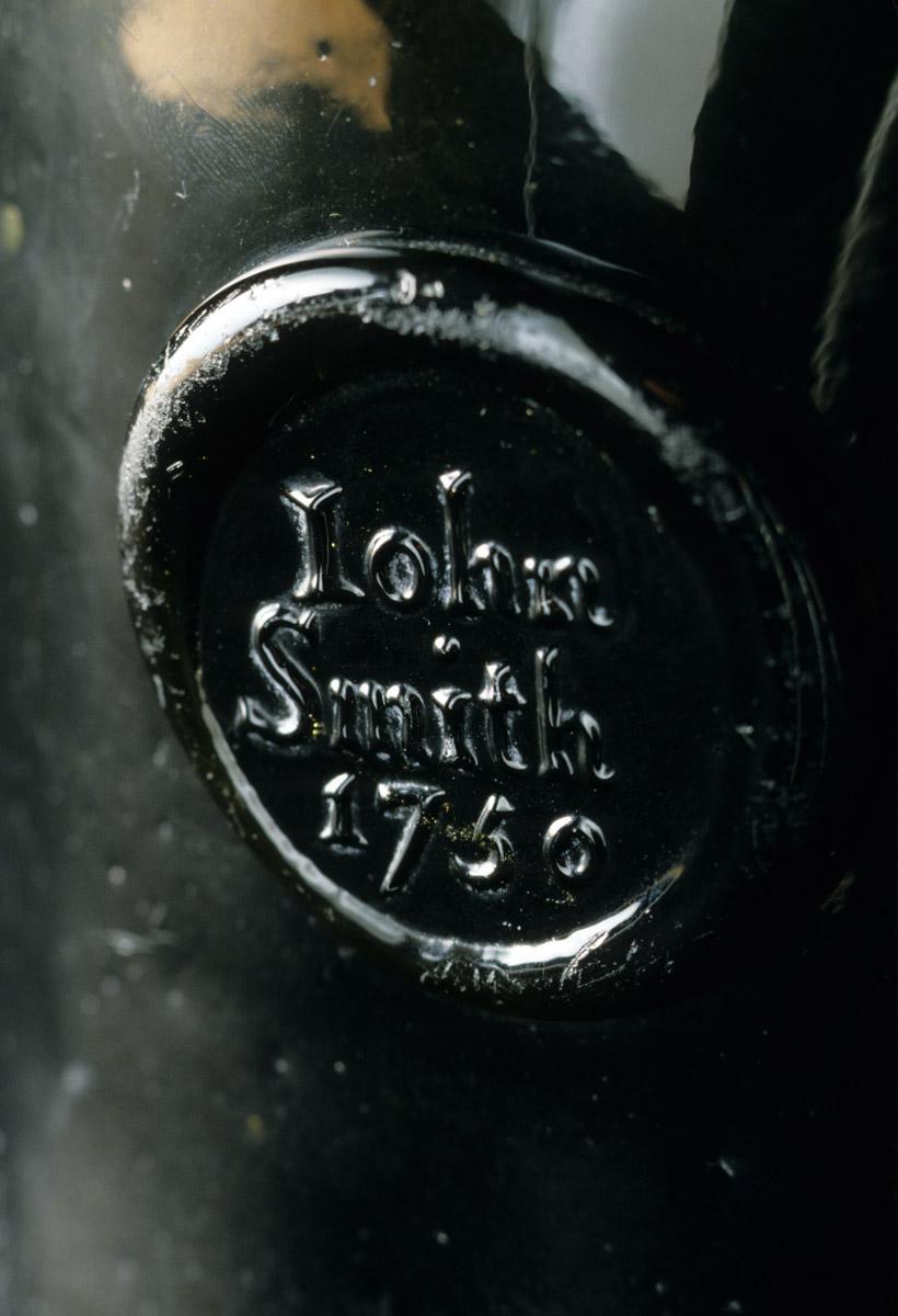 1959.2969 Glass wine bottle (seal)